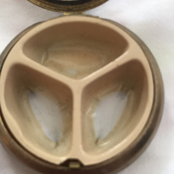 🌸NEW🌸 Vintage Pill Box - Picture 4 of 9